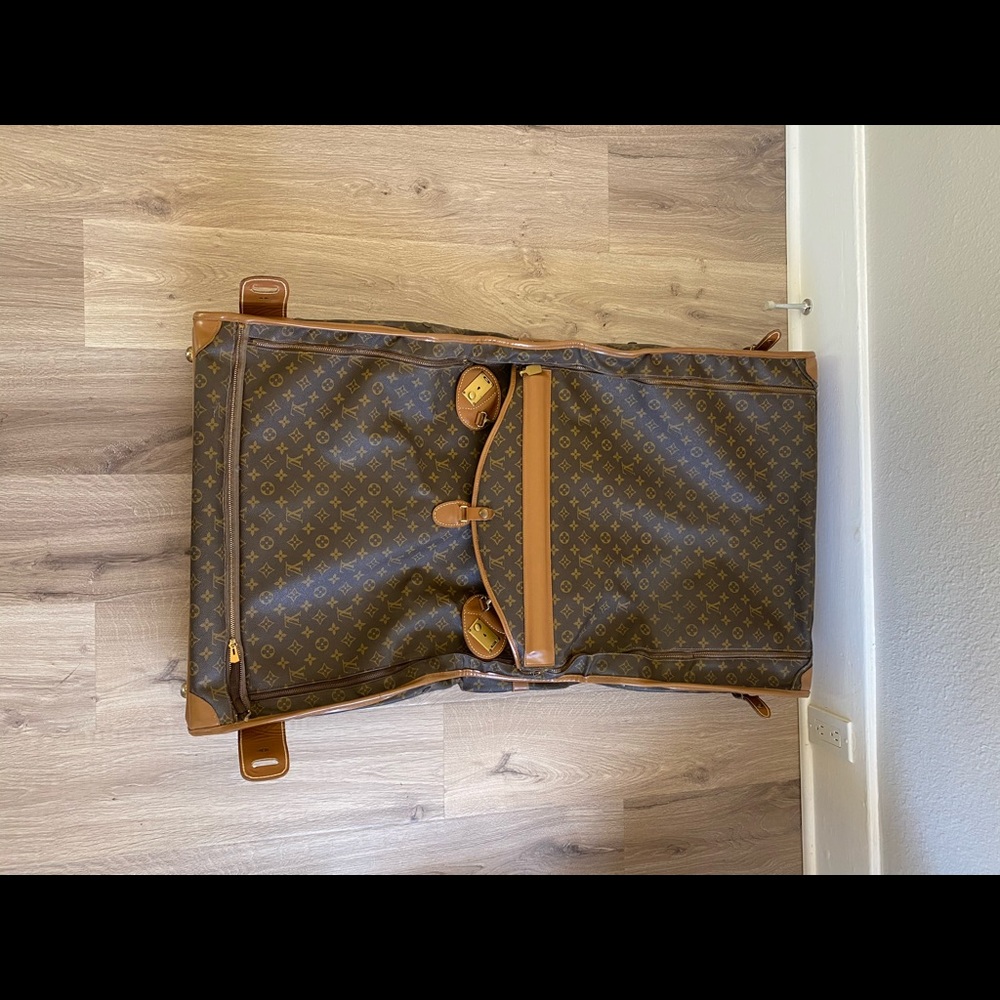 Vintage 1970’s Louis Vuitton Luggage - Picture 4 of 11